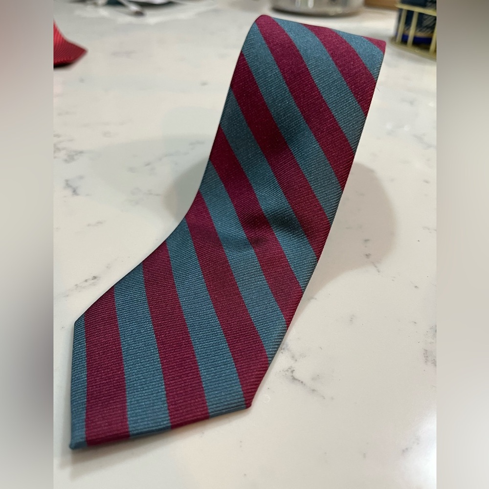 Excellent used condition (EUC) men’s silk necktie from J.Crew.